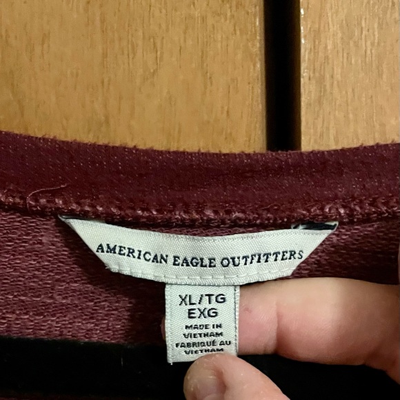 American Eagle 3/4 sleeve with peak a boo open back, maroon/red good condition - Picture 3 of 4